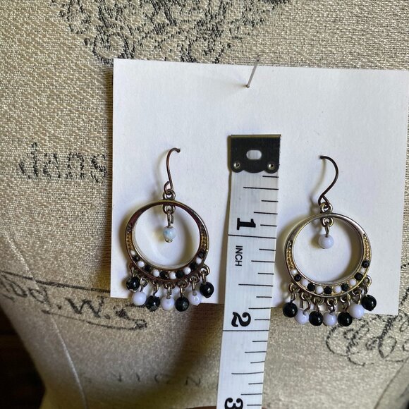 Vintage silver tone hoop dangle drop earrings with black and white beads - Picture 3 of 4